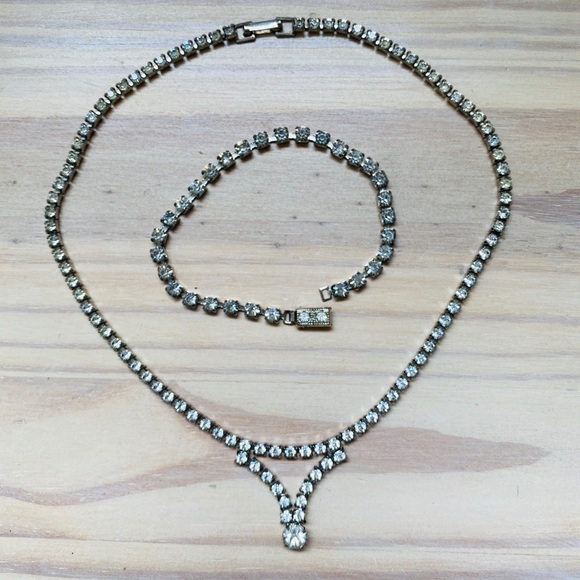 Vintage rhinestone necklace and bracelet set - Picture 2 of 3